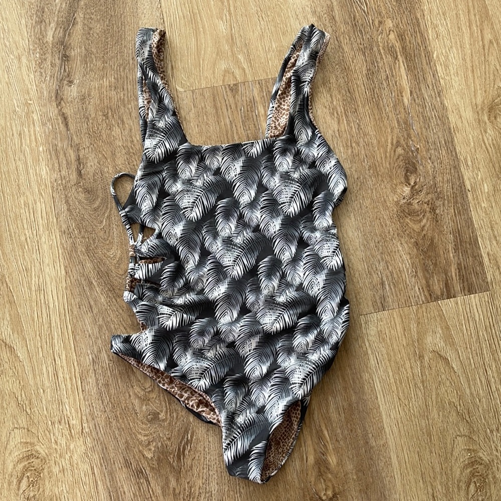 Acacia one piece palm